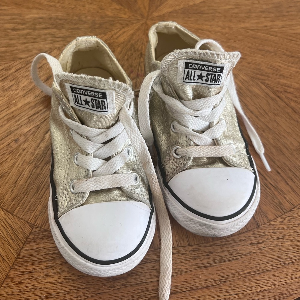 GOLD CONVERSE